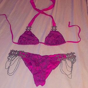 BEACH BUNNY BIKINI . RARE👙 “RUN THE WORLD” Size Runs Larger than others.